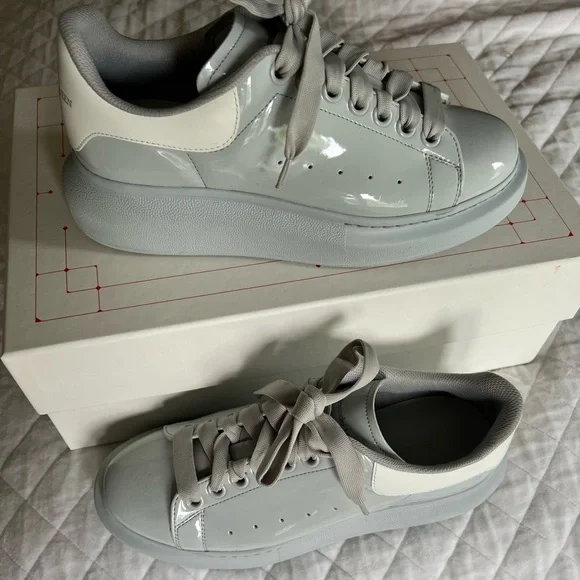 Alexander McQueen silver metallic sneakers - Picture 4 of 10